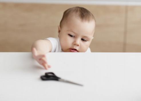 Топ ограждений углов для малышей, чтобы предотвратить несчастные случаи дома