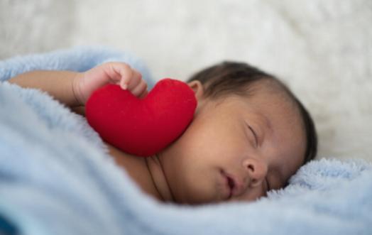Баланс в обучении сну: советы для установления безопасной привязки у грудных детей и малышей