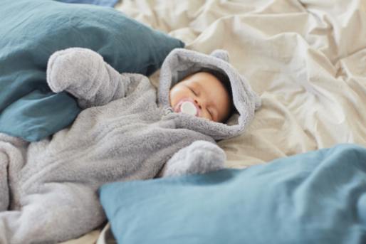 Обучение сну против родительской привязанности: поиск компромисса для вашей семьи
