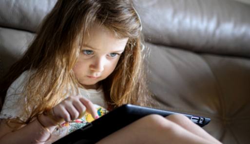 Риски воздействия экранного времени на развитие моторных навыков у малышей