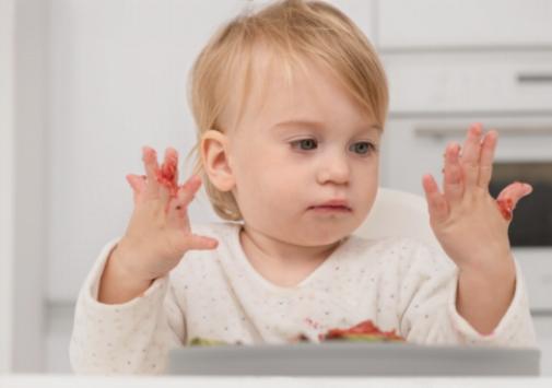 Долгосрочные преимущества использования жестового языка для малышей